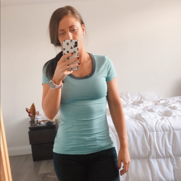 Lole Tee thatβs Striped and Sweat Wicking - Picture 2 of 9